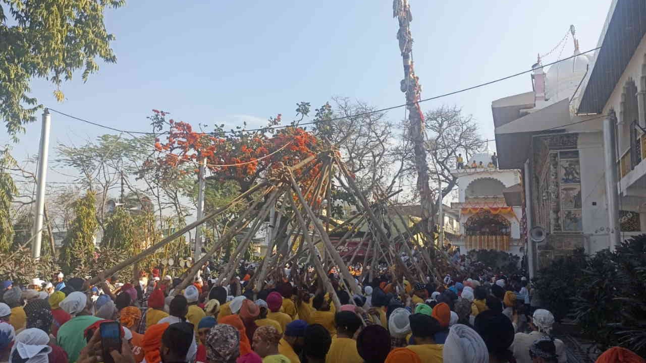 Dehradun Jhanda Mela Shri Jhande Ji hoisting in Darbar Sahib flagstaff devotees immersed in devotion