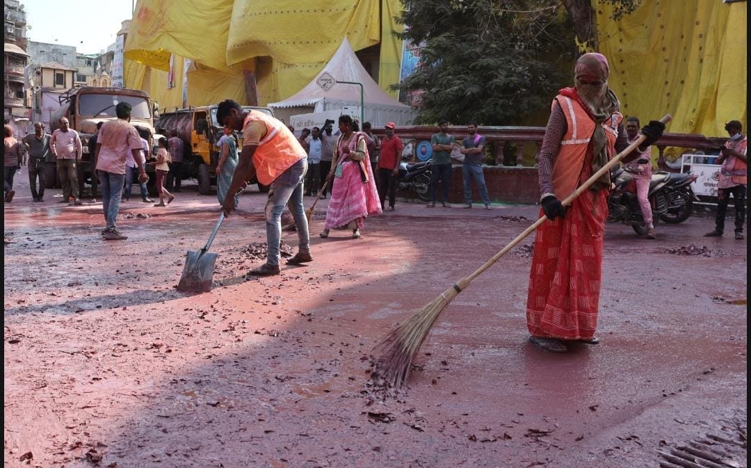 Indore News: Roads became sparkling within one and a half hours of the end of the fair, first the garbage was