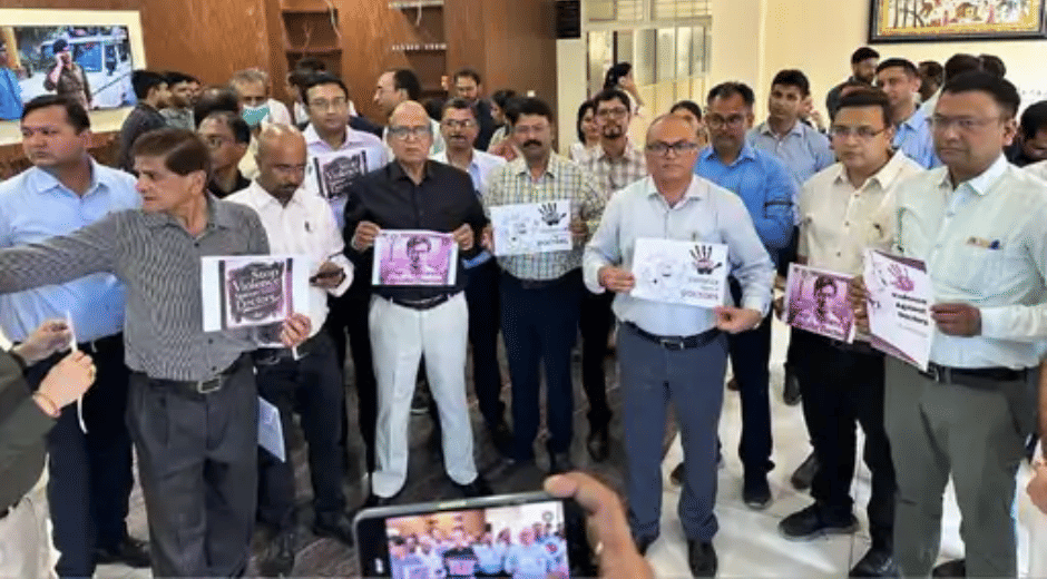 Indore News Doctors Protest Over Misbehavior with Doctor by Attender in Madhurhood Hospital