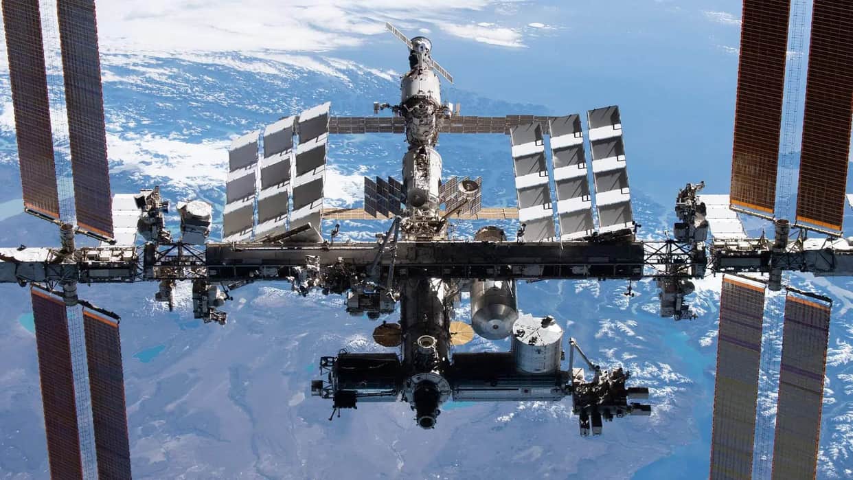 International Space Station Orbits Earth Every 90 Minutes What Nasa Astronauts Do On Iss Know Interesting Fact