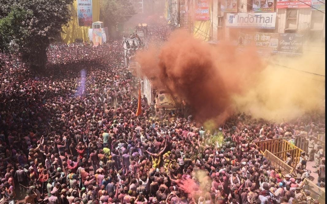 Indore Rangpanchami Gair: Enthusiasm of lakhs of people, shower of colors; See pictures of Indore Rangpanchami
