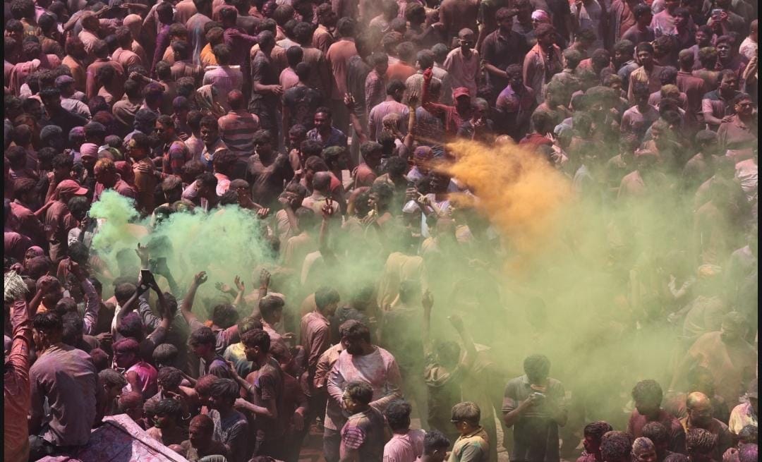Indore Rangpanchami Gair: Enthusiasm of lakhs of people, shower of colors; See pictures of Indore Rangpanchami