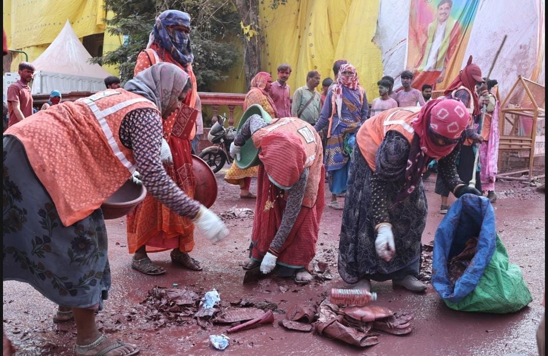 Indore News: Roads became sparkling within one and a half hours of the end of the fair, first the garbage was