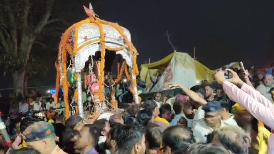 Shobha Yatra of Baba Kaleshwar Nath was taken out in Janjgir Champa