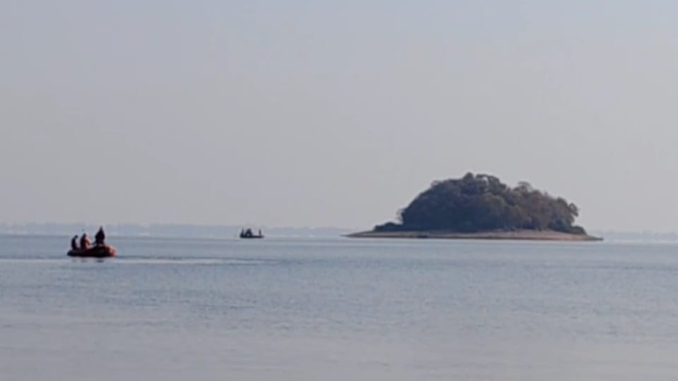 Divers recovered the bodies of three women and two children from Matatila dam in Jhansi