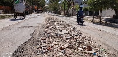 Amar Ujala investigation 1000 crores wasted in potholes lakhs of people forced to walk with jerks