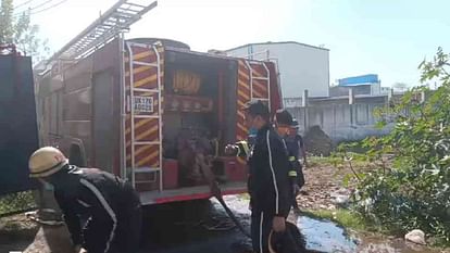Roorkee: ऑटो स्पेयर पार्ट्स बनाने वाली कंपनी में लगी आग, मची अफरातफरी, सामान जलकर राख ROORKEE: एक ऑटो स्पेयर पार्ट्स मैन्युफैक्चरिंग कंपनी में फायर टूट गया, माल जला दिया गया और क्षतिग्रस्त हो गया
