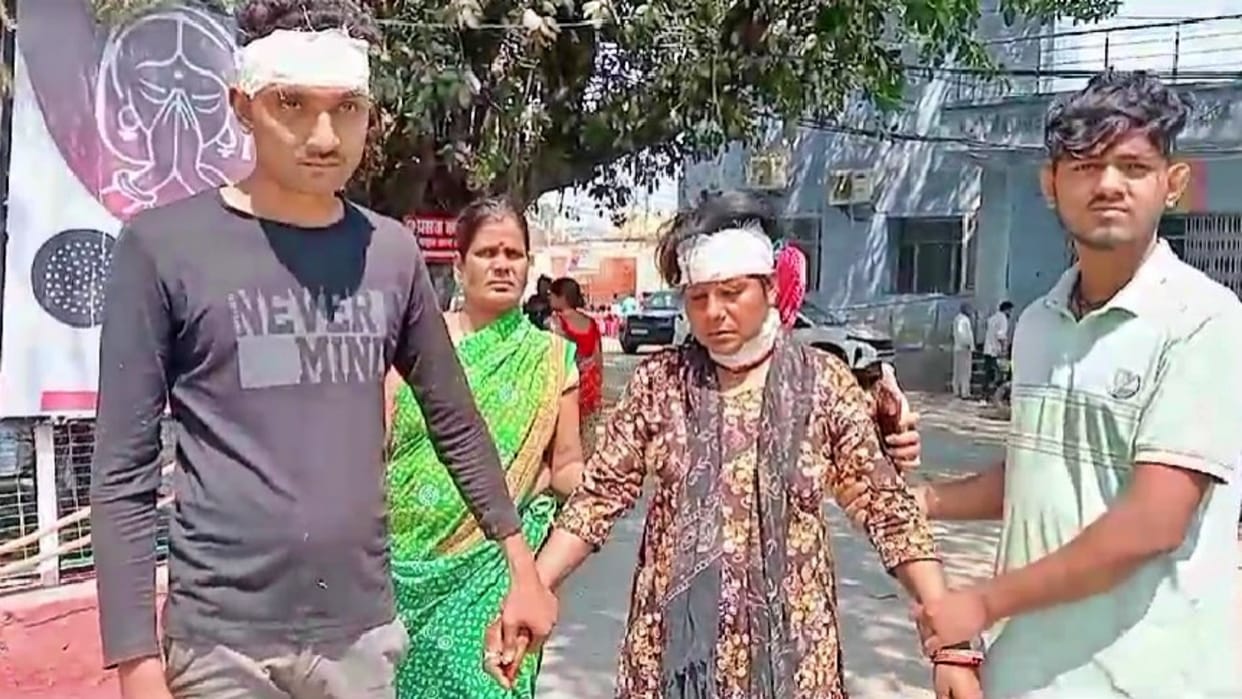 Kishanganj: Deadly attack on couple old dispute woman's neck attacked with blade husband beaten with iron rod
