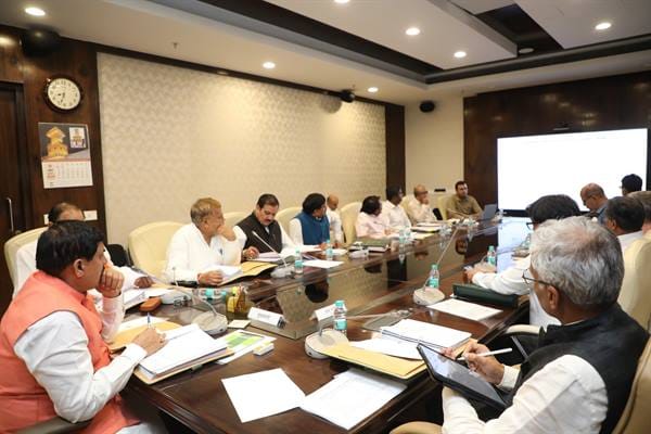 MP News: Meeting on investment promotion, CM said- examine the proposals of industrial units under new policie