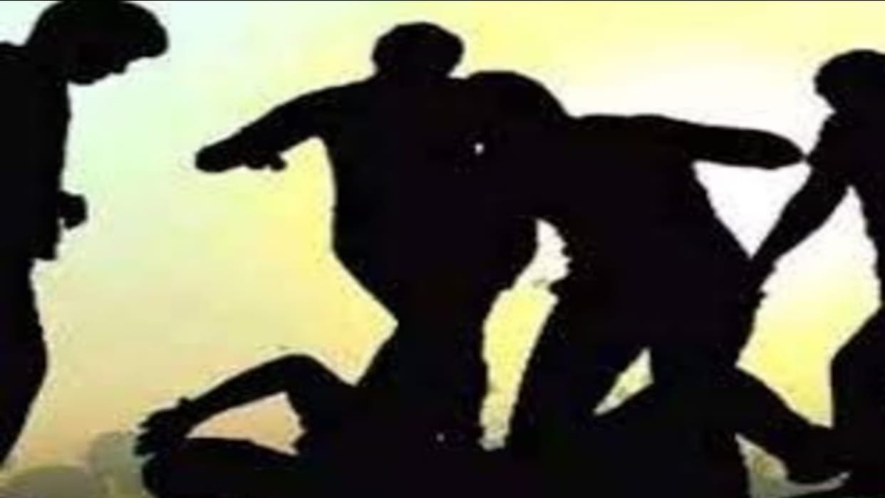 Senior students beat up junior students and left them bleeding in pantnagar