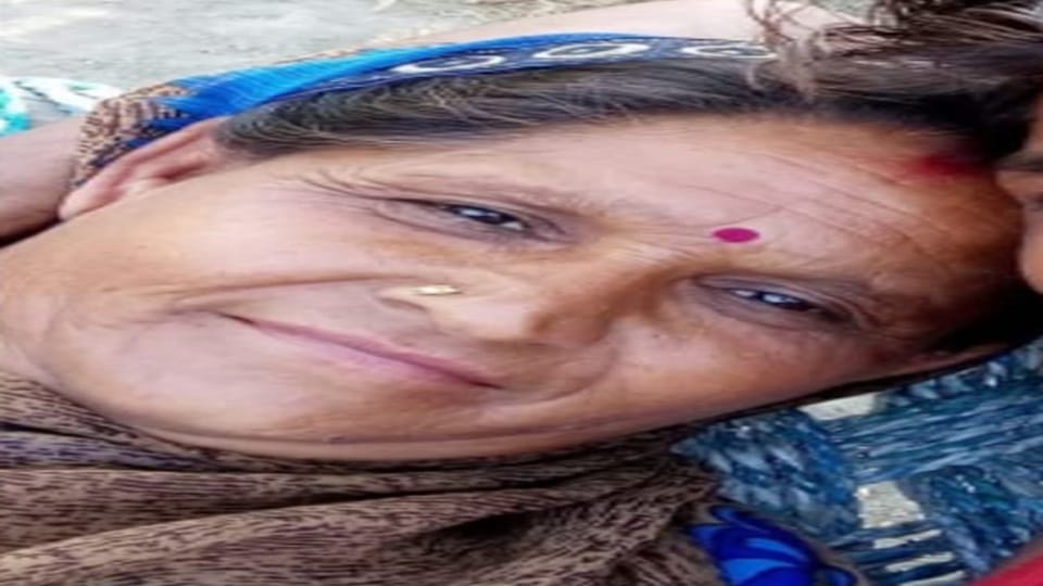 Saree got stuck in the engine, woman died