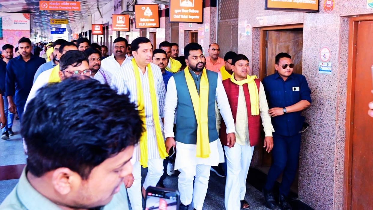 UP Politics Arvind Rajbhar took political jibe on MP Rajiv Rai in mau said NDA is developing