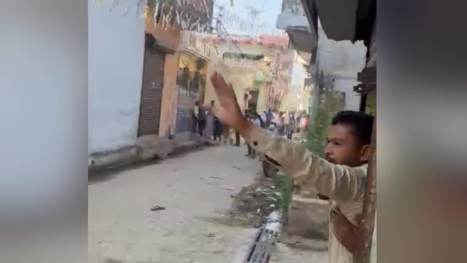 Roorkee News ruckus between Two groups during joking Thithola Heavy stone pelting many Injured