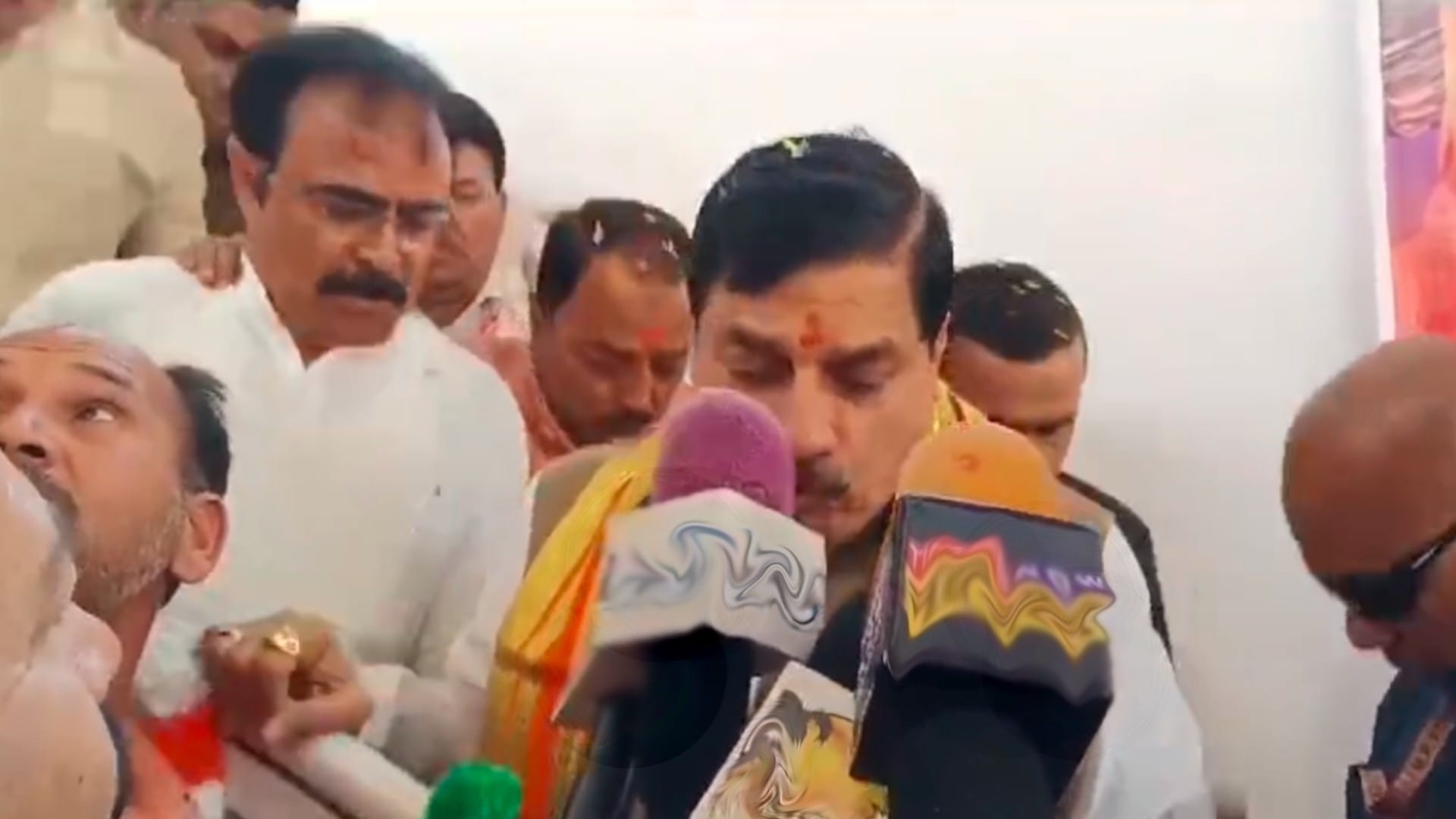 सीएम सीढ़ियों से गिरते-गिरते बचे