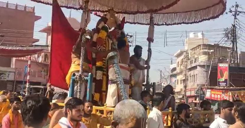 Lord Ranganath came out on Garuda vehicle made of gold in Mathura