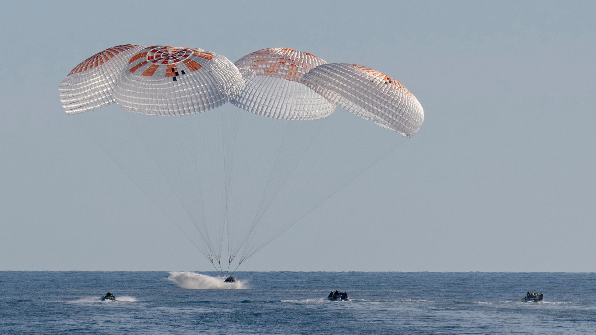 Sunita Williams Splashdown SpaceX Dragon Capsule Carrying NASA Astronauts Returned to Earth