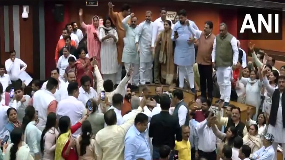 BJP and Aam Aadmi Party councillors created ruckus in MCD House
