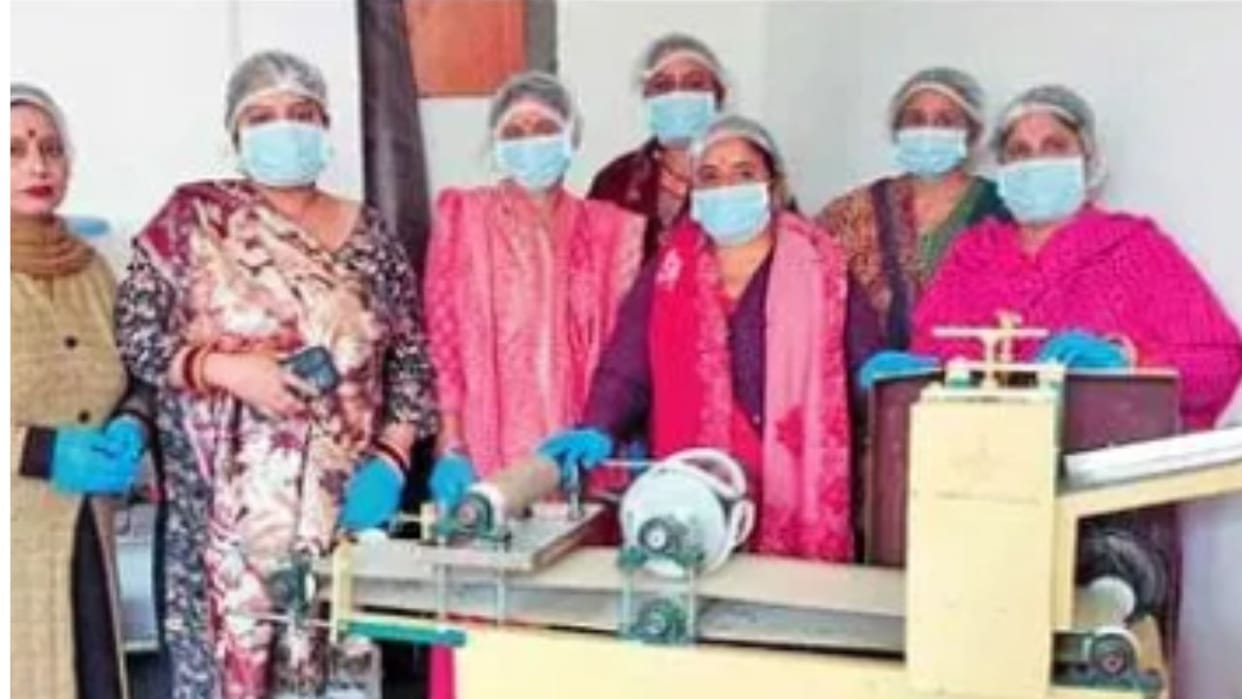 Jammu Kashmir: With the help of self-help group, Sapna is flying high on the path of success, providing employ