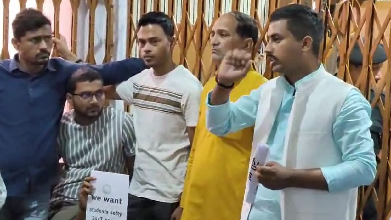 Protest by students of Mahatma Gandhi Kashi Vidyapeeth protest ends after talks with the Vice Chancellor