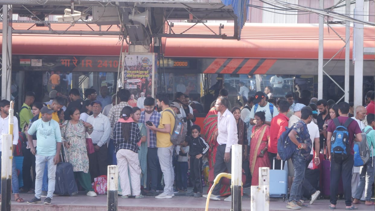 Chaitra Navratri 2025 Trains full going to Vaishno Devi Kamakhya Dham and Maihar Devi