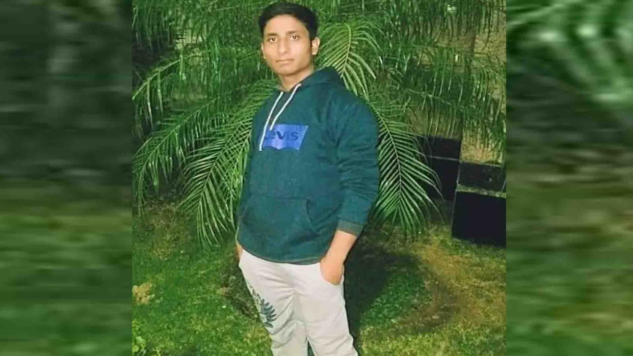 Hardoi: Youth dies after falling from Padmavat Express