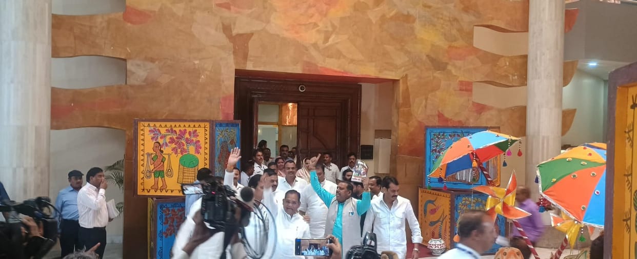 Bhopal: Congress walks out of the House demanding a CBI inquiry into the transport scam, heated debate ensues