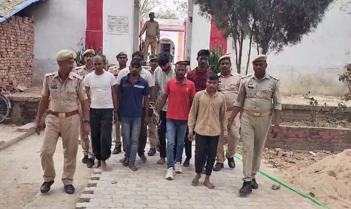 snatched things by locking car police caught seven miscreants in jaunpur