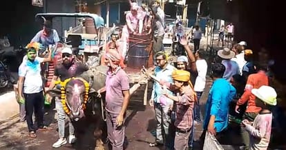 Kanpur Ganga Mela started from Hatia with flag hoisting Rang Thela came out Horiyare came out dancing