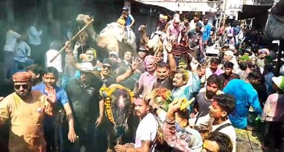 Kanpur Ganga Mela started from Hatia with flag hoisting Rang Thela came out Horiyare came out dancing