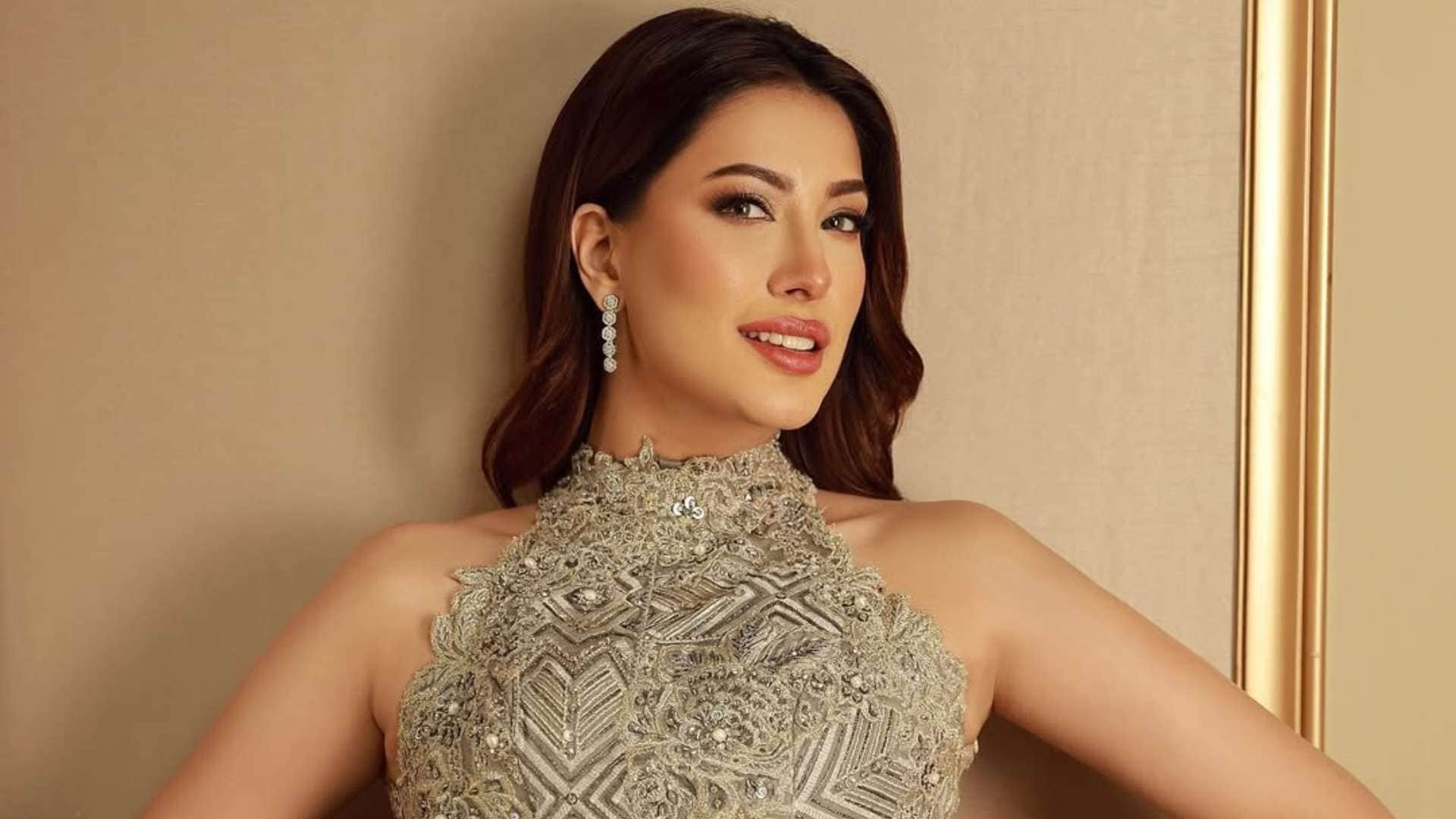 Pakistani actress Hania Aamir saba qamar mehwish hayat Alizeh Shah mahira khan were in controversy