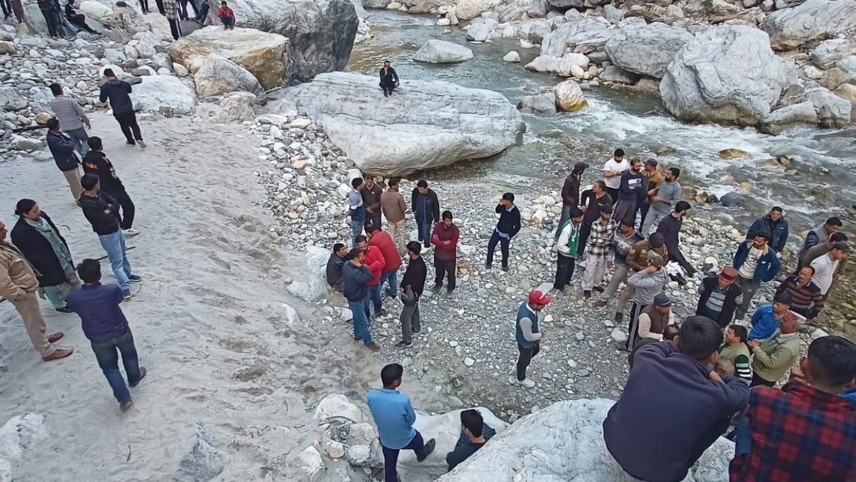 Himachal Pradesh Two students drowned in Pin Parvati river in Larji Kullu
