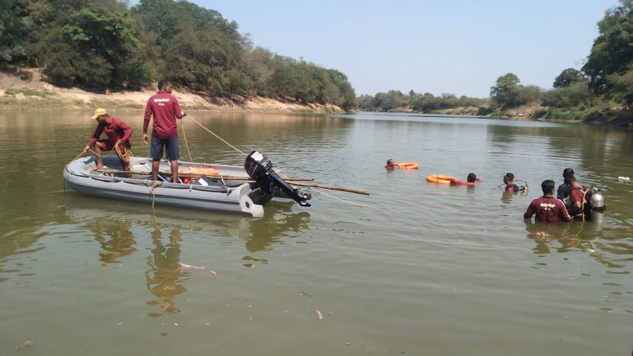 A minor drowned in the water while bathing at Mahadev Ghat