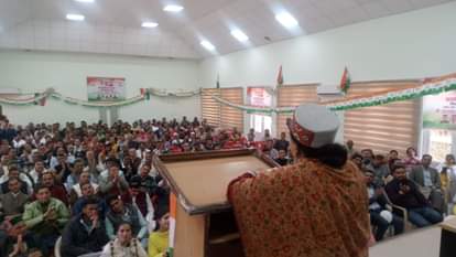 प्रतिभा सिंह संबोधित करते हुए।