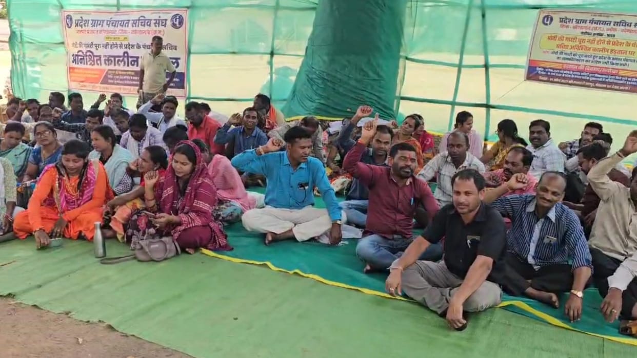 Panchayat secretary adamant on the demand for governmentization
