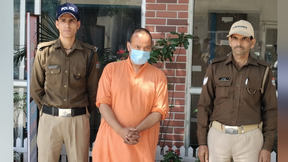 Roorkee Swami Dinesh Anand Bharti arrested accused of fraud by investing in land