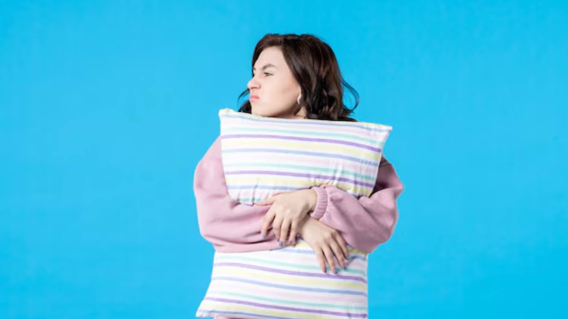 Keep the pillow cover clean otherwise it can harm your health know after how many days you should change it