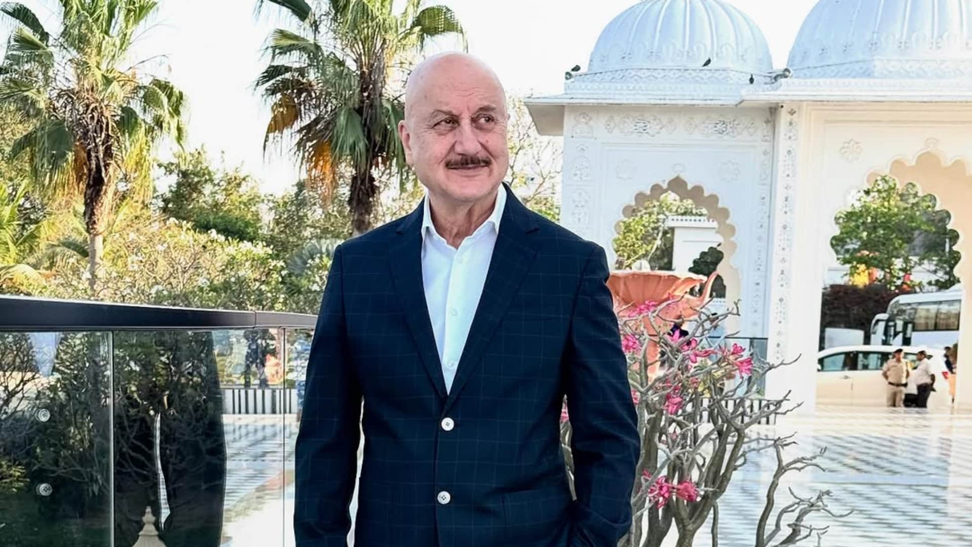 Anupam Kher shares video viral on social media request fans to watch film Tumko Meri Kasam vikram Bhatt Esha