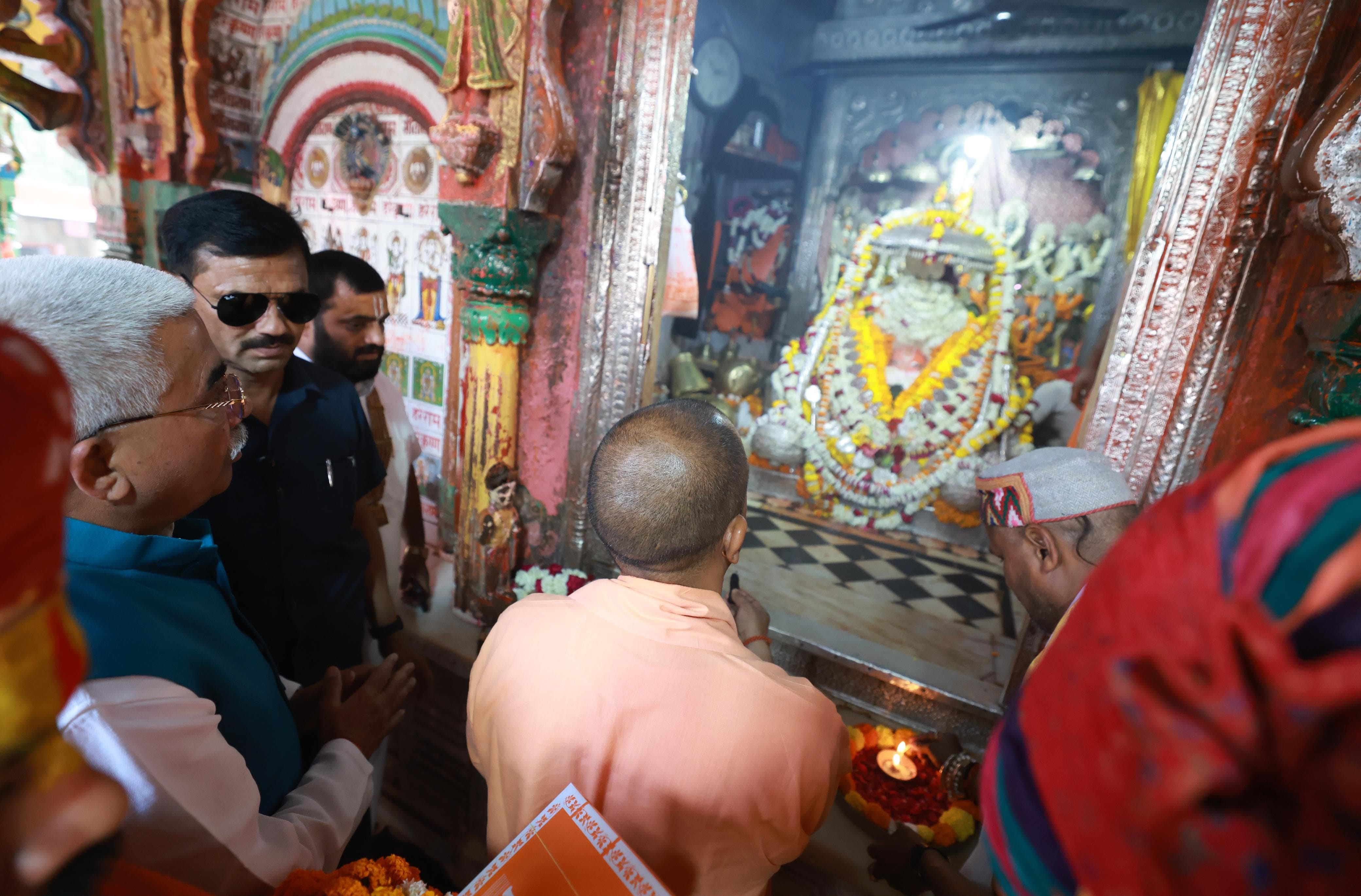 CM Yogi Adityanath offers prayer to Hanumangarhi and Ramlala.