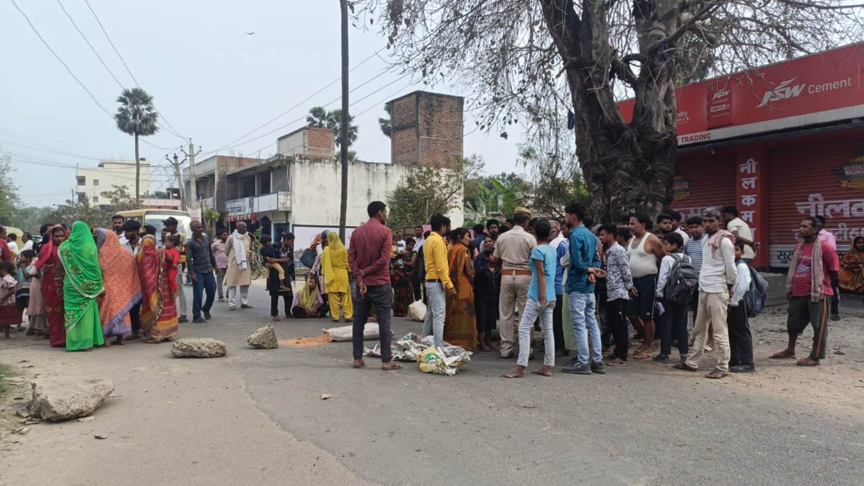 Bihar News : Young man died in Gujarat people create ruckus vaishali Bihar police murder case