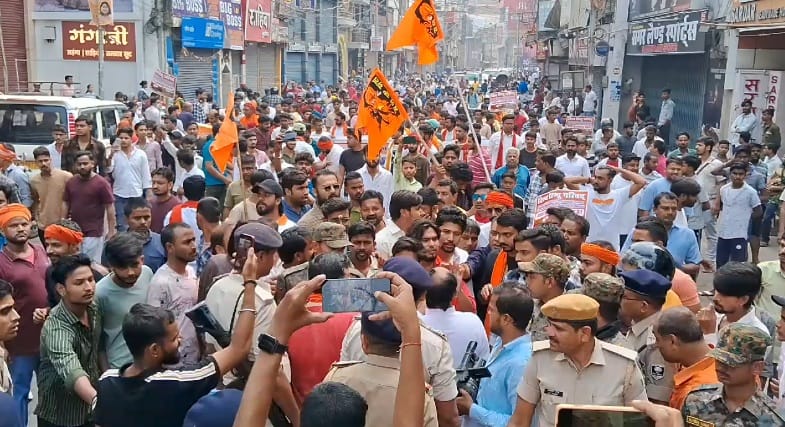 Bihar: Protest against demolition of religious place; Protest in Muzaffarpur with banners and posters