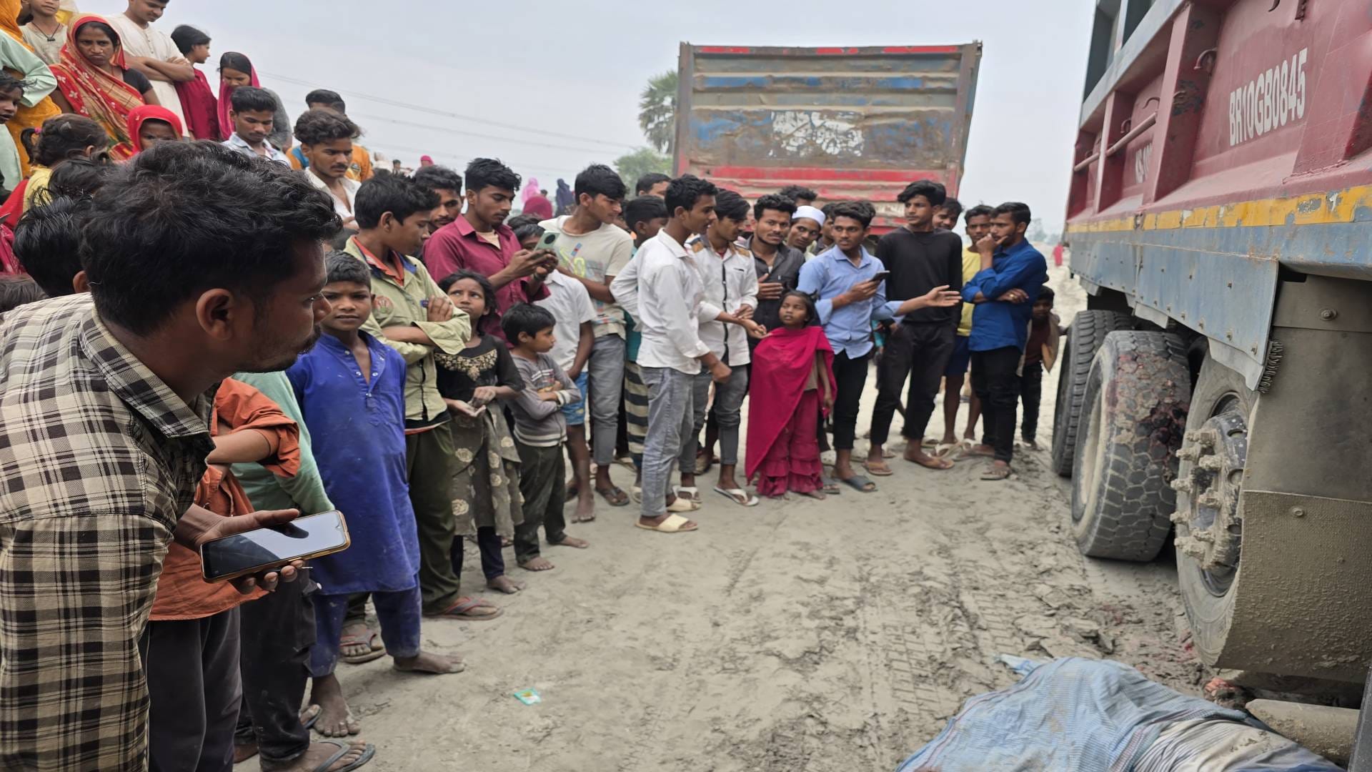घटना स्थल पर मौजूद लोग
