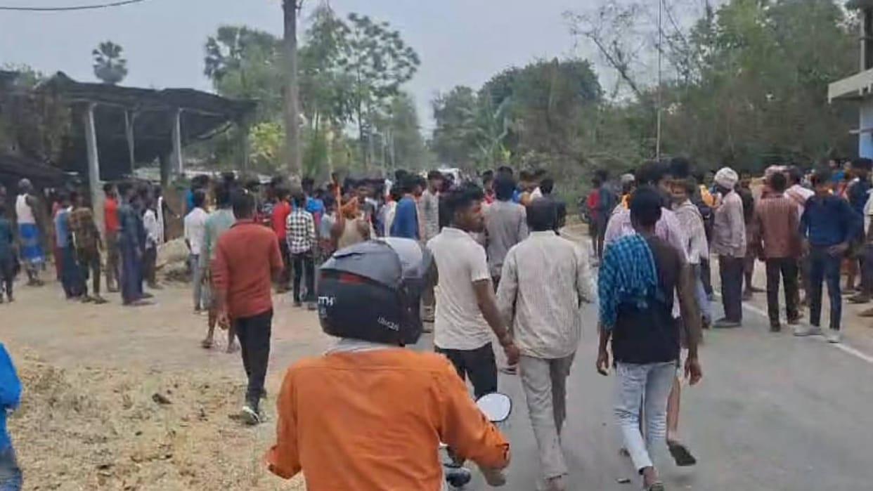 Bihar Road Accident Three people died in road accident in Samastipur people blocked road and protested