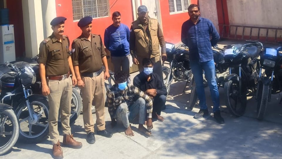 Vikasnagar News Two youth arrested for stealing bikes for Expensive hobbies
