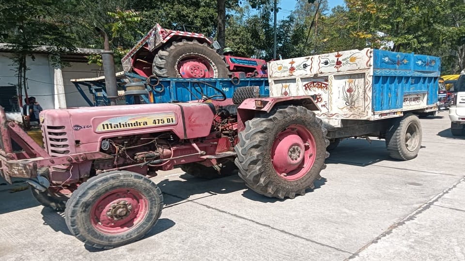 Saharanpur: A 5th class student going home after exams was hit by a bike and crushed by a tractor trolley