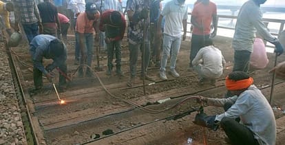 Train operations halted 1500 small business people in trouble MST holders resort to car sharing