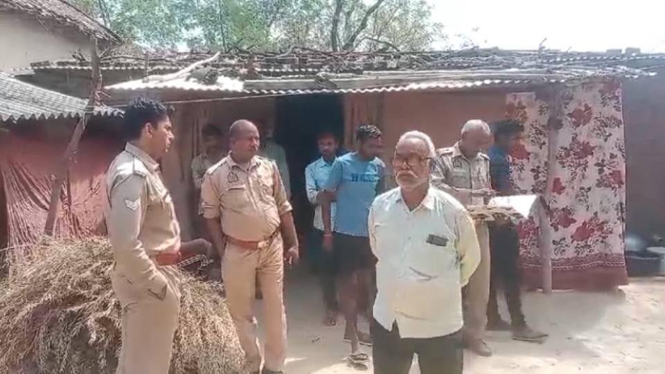Thieves broke into house in broad daylight in Amethi stole jewellery and cash worth lakhs police on lookout