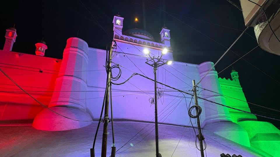 Sambhal: Painting work of Jama Masjid completed, now decoration is being done with colorful lights