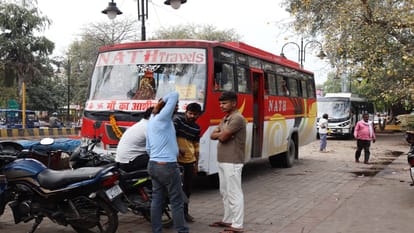Illegal bus stations running in Prayagraj: Bullies pick up passengers from roadways stations