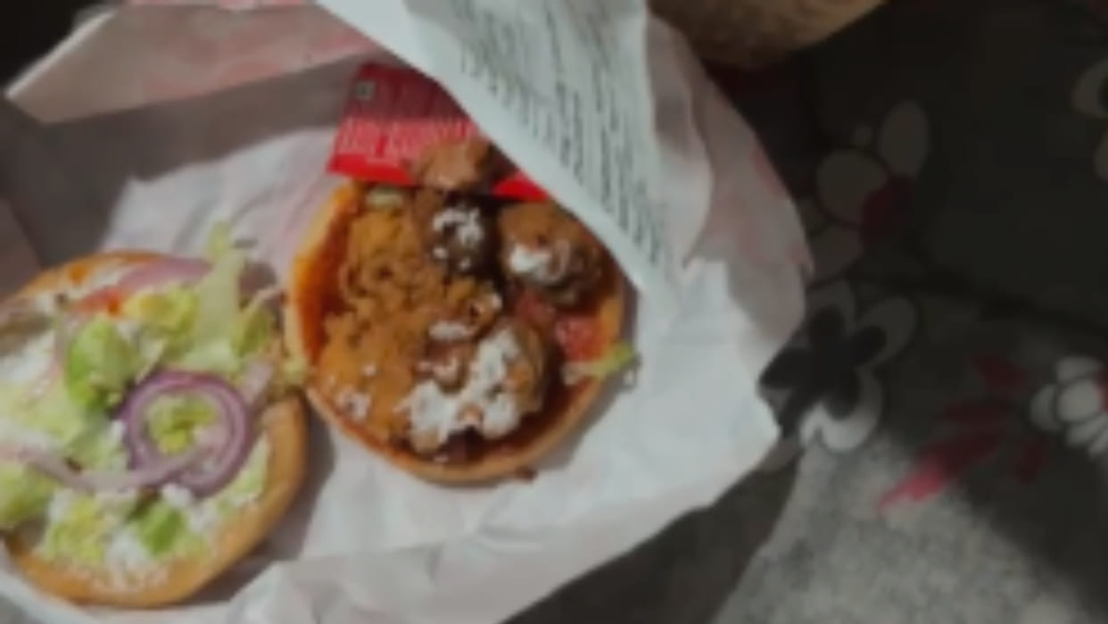 Gwalior News: On ordering a veg burger, non-veg was served, the matter reached the consumer forum