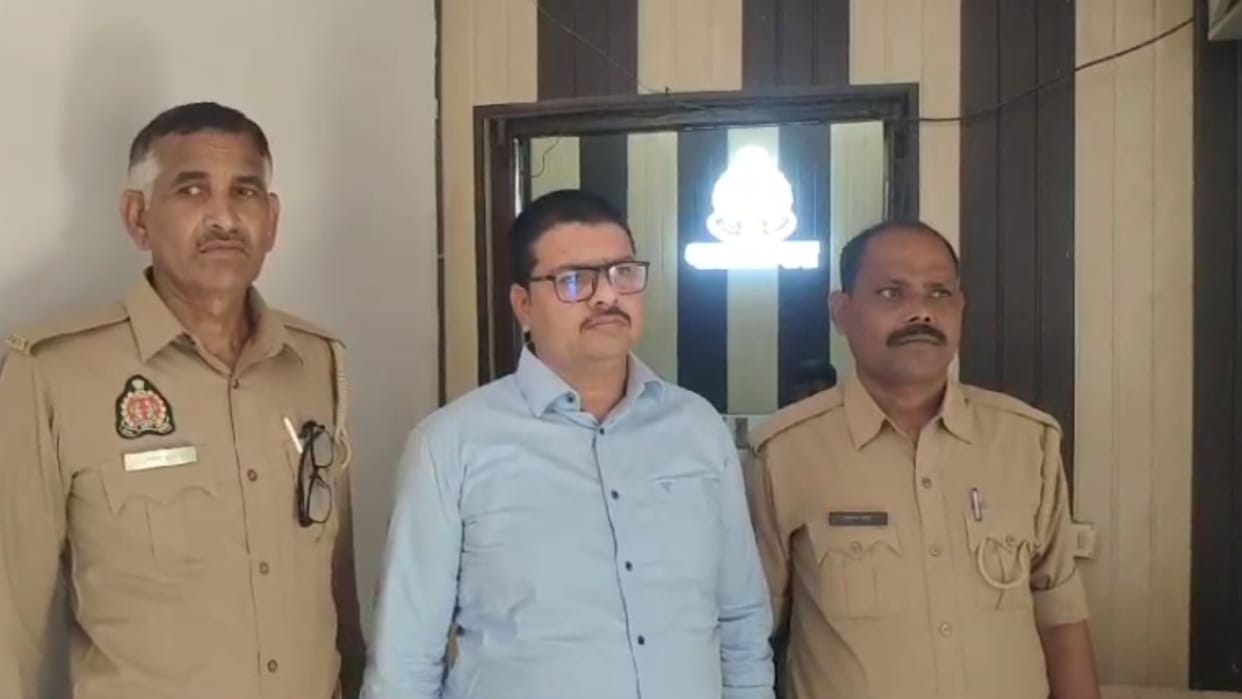 Anti corruption team caught senior auditor Satyanarayana while taking bribe of 30,000 rupees